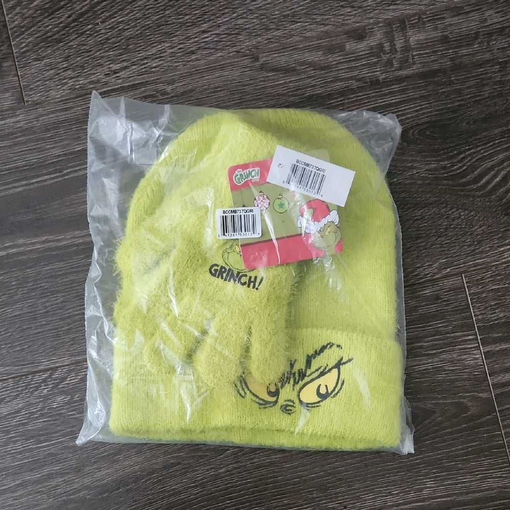 Dr. Seuss The Grinch Fuzzy Big Face Design Kids Beanie and Gloves Set BRAND NEW